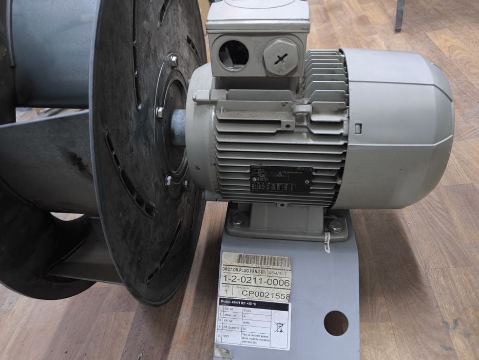 Электродвигатель с вентилятором