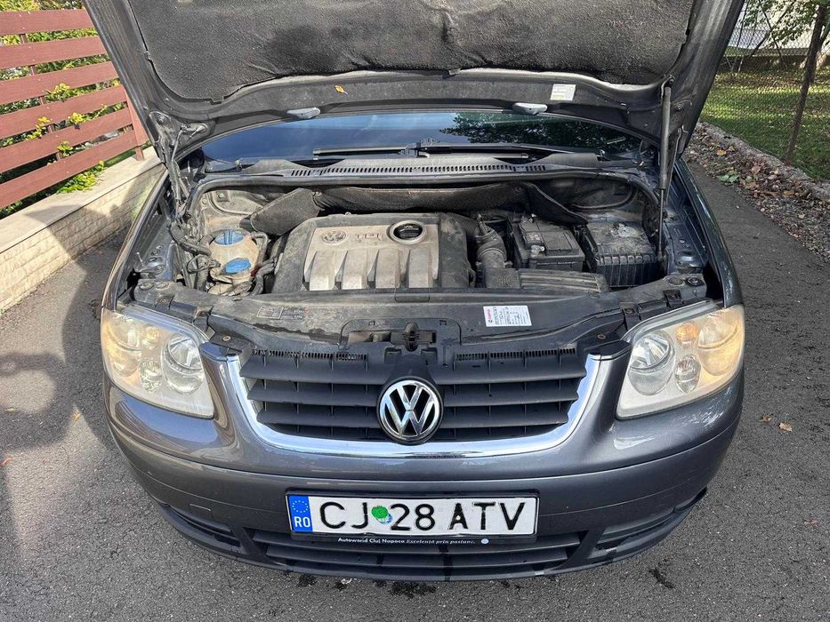 VOLKSWAGEN Touran 2004 — imagine 3