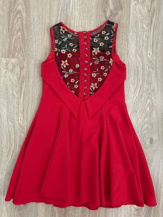 Червена рокля Луци Lucy