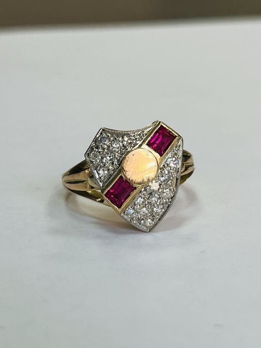 Пръстен бяло злато , рубини и брилянти