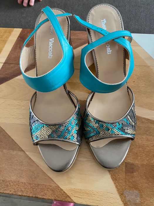 Sandale cu toc de piele 37