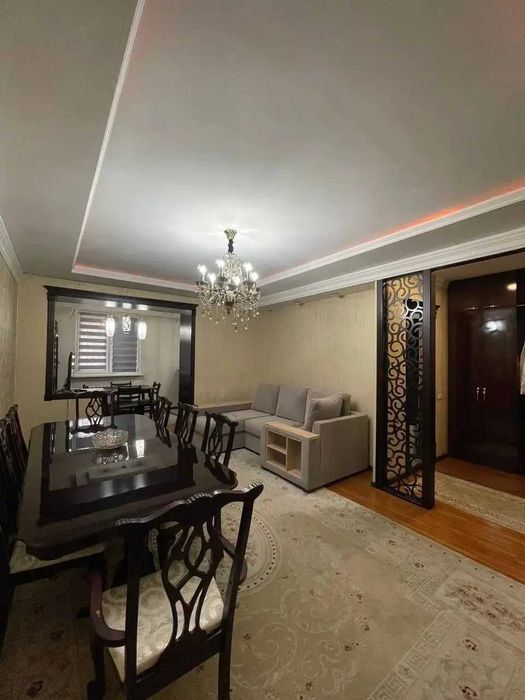 Сдается большая 3/3/4 квартира в центре города м.Ойбек кирпич