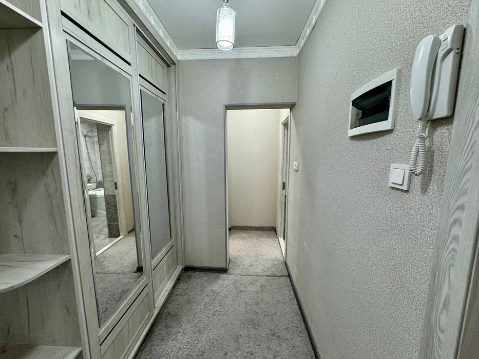 Срочно Продаётся Бабура 2/4/5 с мебелью техникой ремонт средний !