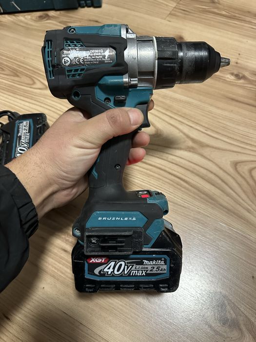 Makita DF001G 40V винтоверт
