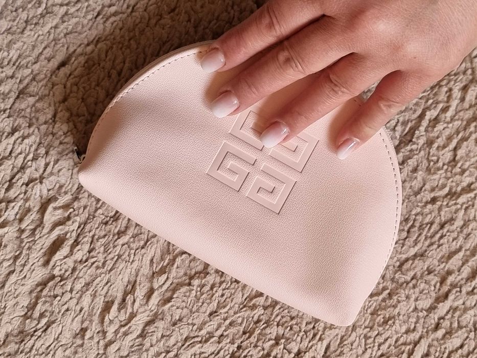 Port fard GIVENCHY, gentuta cosmetice, roz pal, noua