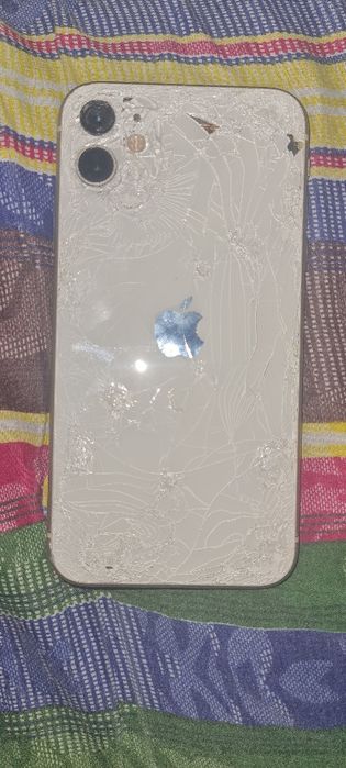 Продам iPhone 11 на запчасть