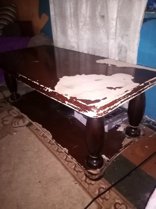 Срочно журнальный стол.