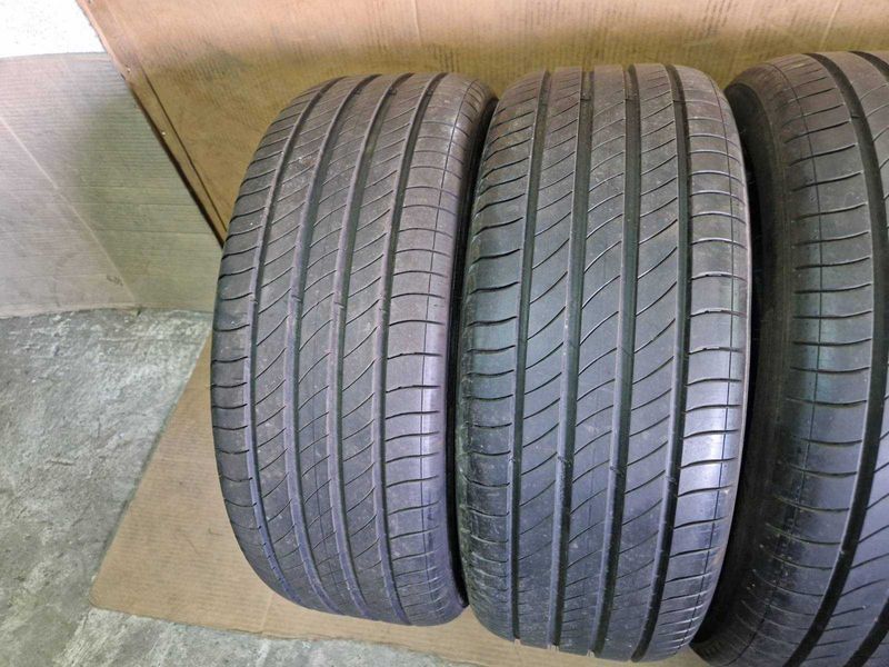 4 Michelin R18 215/55
летни гуми
DOT2321
