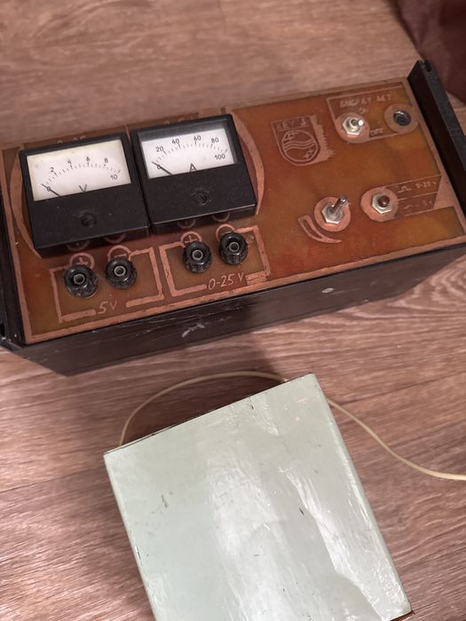 амперметр , блок питания