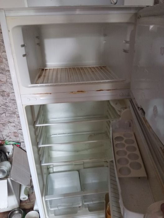 Продам холодильник indesit