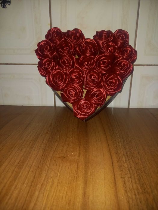 Flori, trandafiri artificiali din satin , ornamente florale