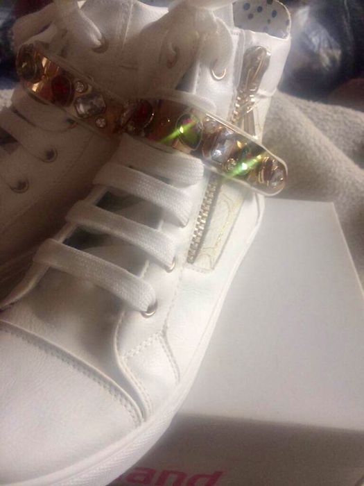 Adidas noi,model deosebit, predare personala, nr 37-38