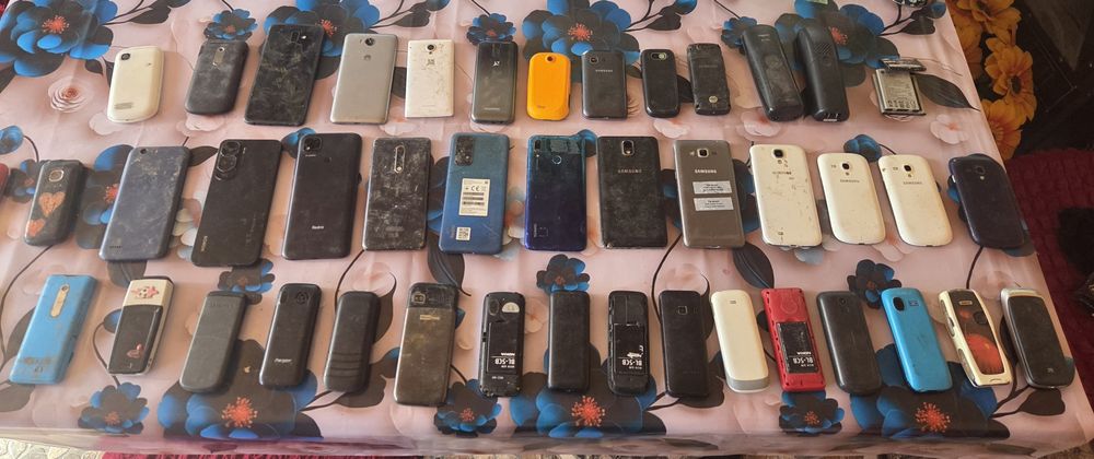 De vânzare  aceste telefoane
