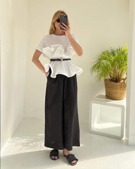 Уникална дамска тениска/топ  в бяло и черно