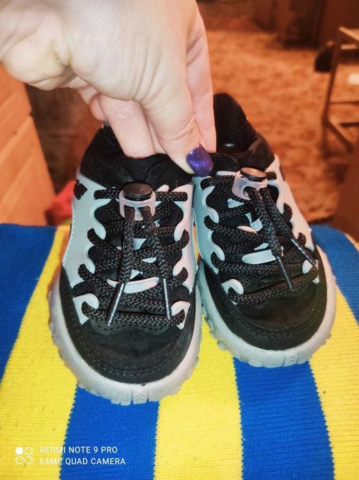 Кроссовки для мальчика 24р