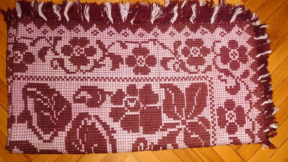 Vând cuvertura pt pat țesută manual la război