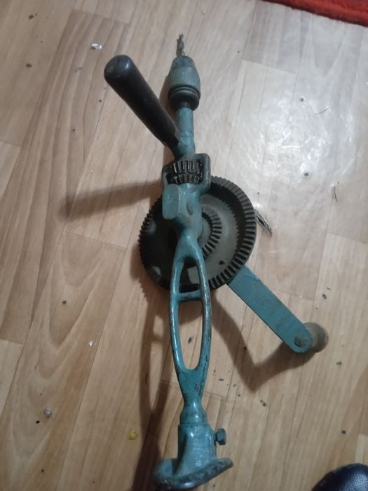 Продам ручную дрель СССР чугун