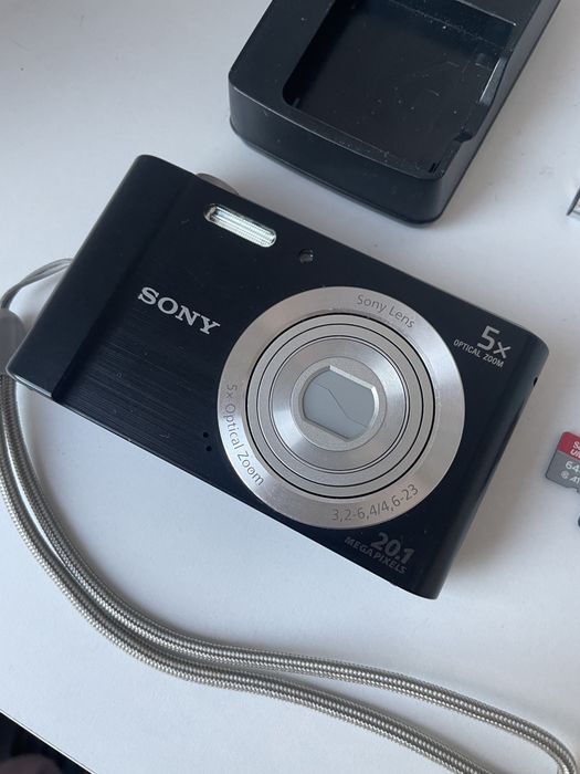 Camera Foto Digitala SONY Cyber-Shot DSC-W800 Black, 20.1 MegaPixel, HD 720p, Zoom Optic 5X,  Senzor CCD, Card 64GB, Digital Point and Shot Camera