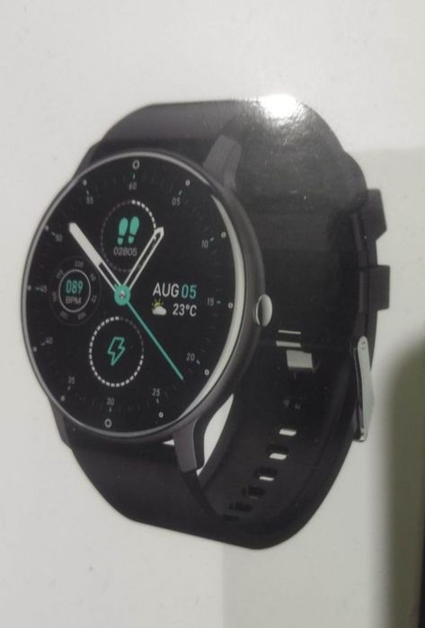 Smartwatch IOS Android cu folie pe el