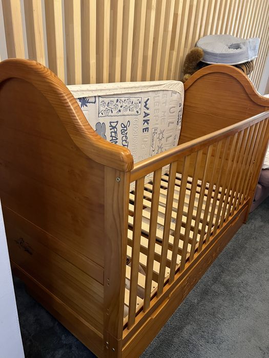 Pătuț bebeluși/copii din lemn masiv, cu saltea, B is for Bear