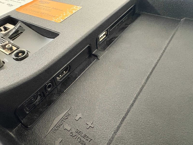 Телевизор - Bush 24 inch / Smart A7