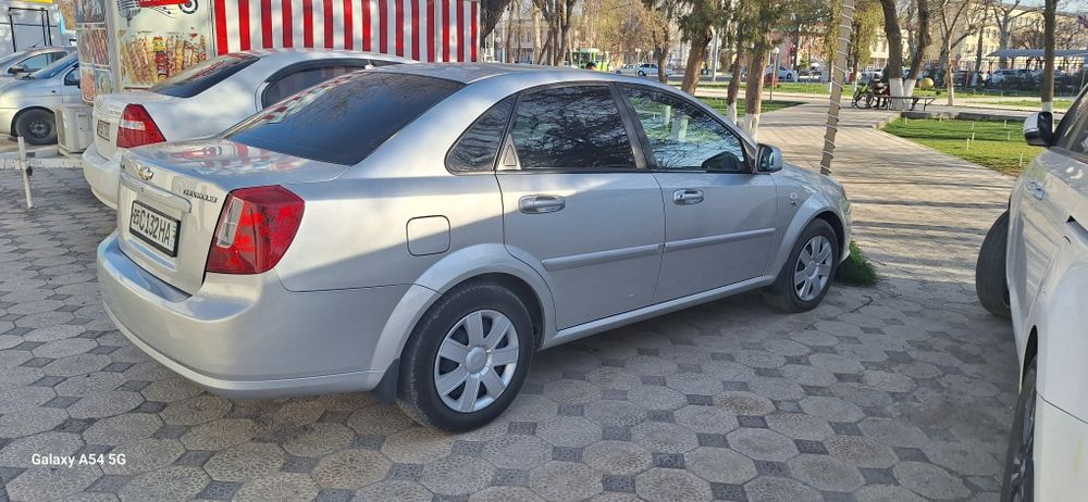 Автомобиль женьра