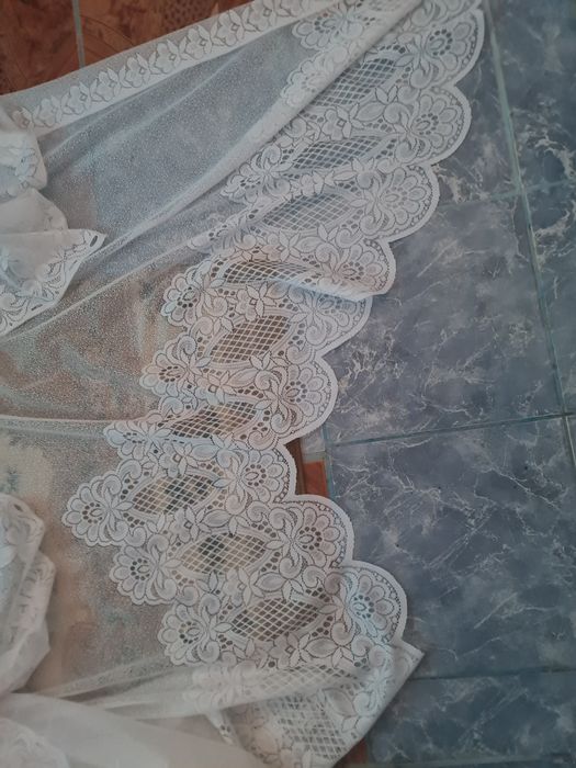 Perdea lunga. Are cam 7-8 metri lungime si inaltime 1.30