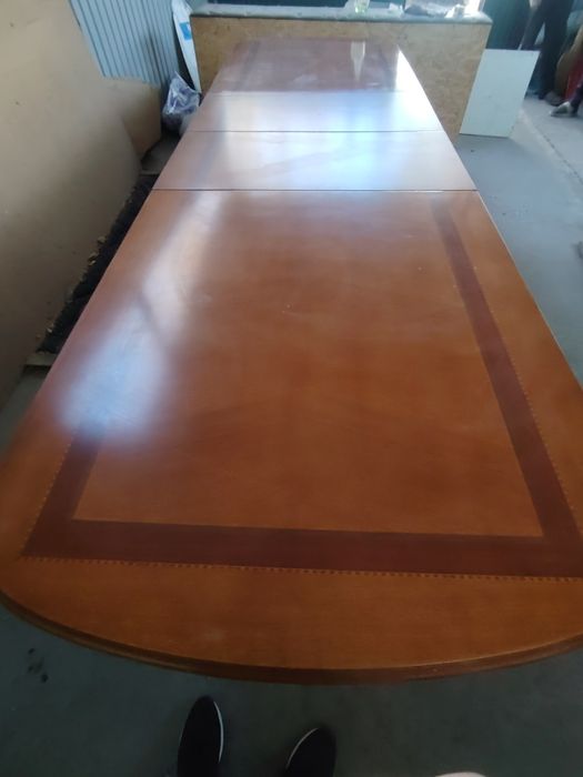 Обеденный  стол.