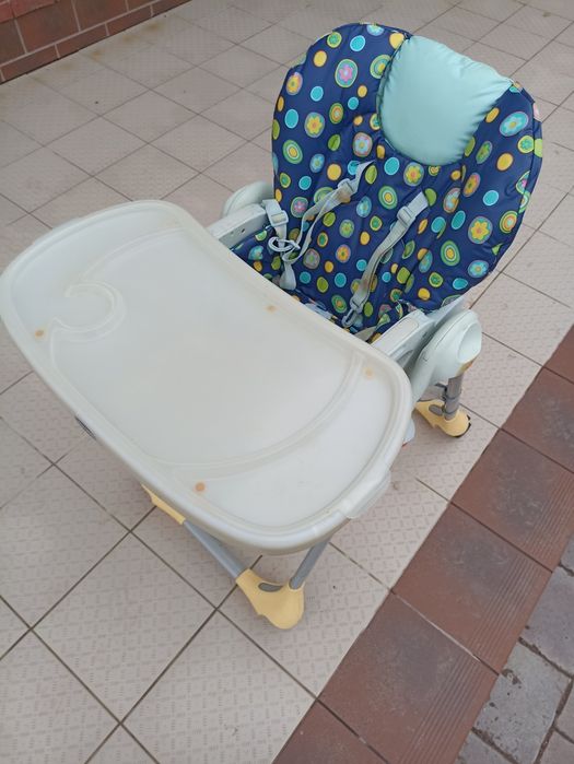 Продам столик для кормления.