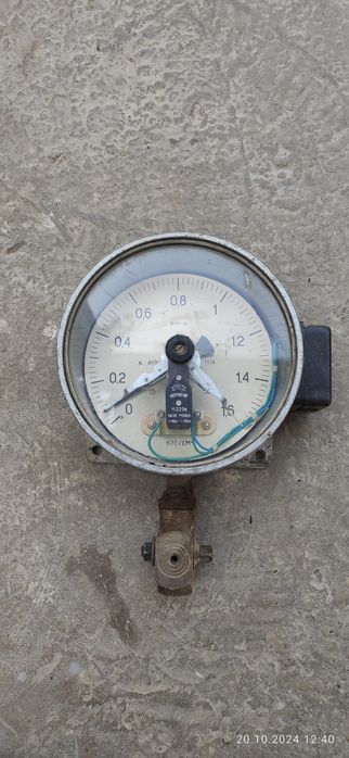 продаётся манометр электронный с реле