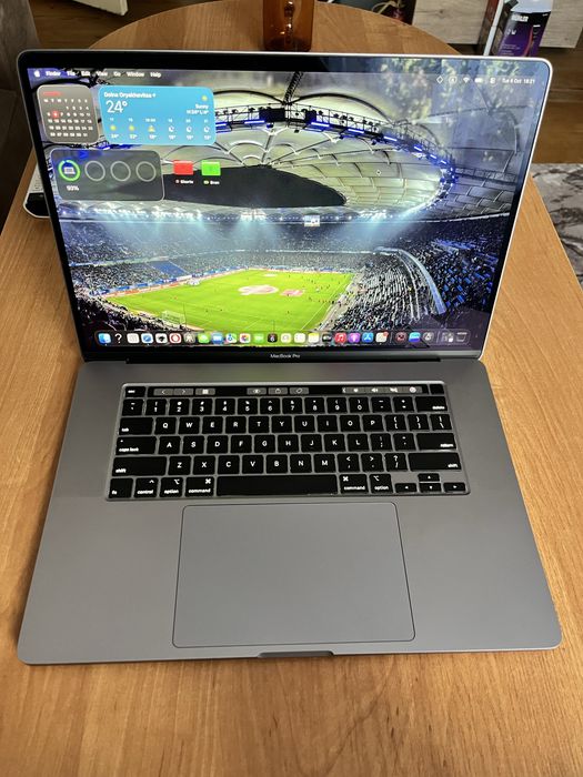 MacBook Pro 16" (i9-2,4GHZ / 32GB RAM / 1TB SSD) - Топ състояние, 215 цикъла на батерията!