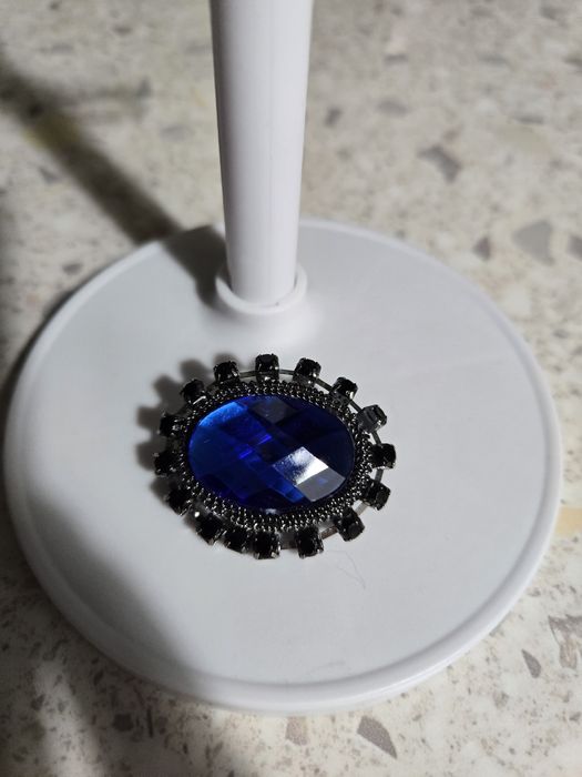 Продам Брошь бижутерия