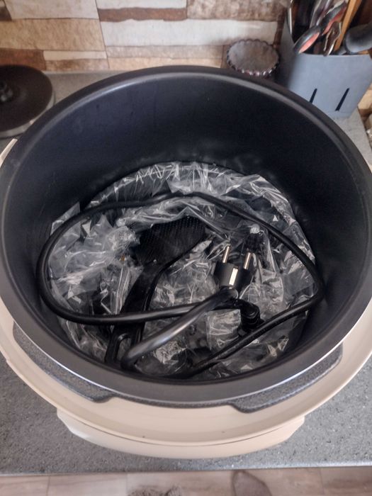 Vând oala sub presiune Moulinex