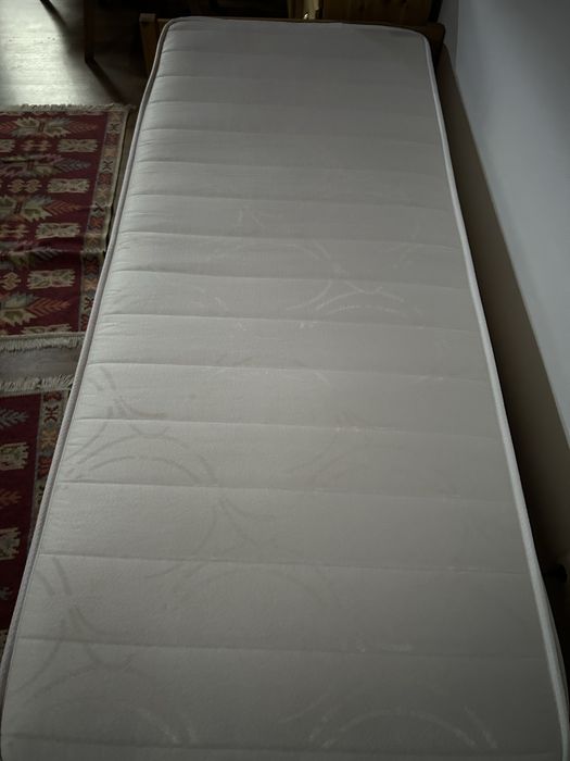 Vand două saltele cu arcuri 80x200 nefolosite