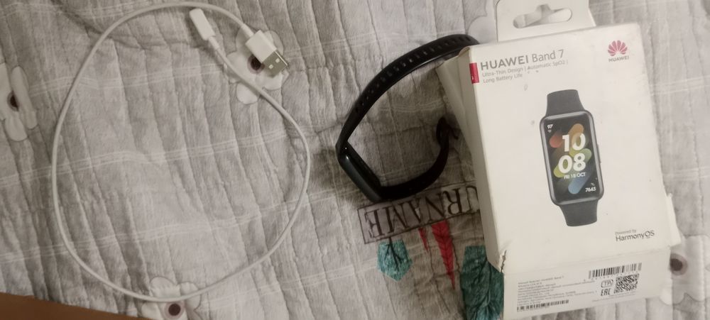 Продам смарт часы Huawei mi band 7