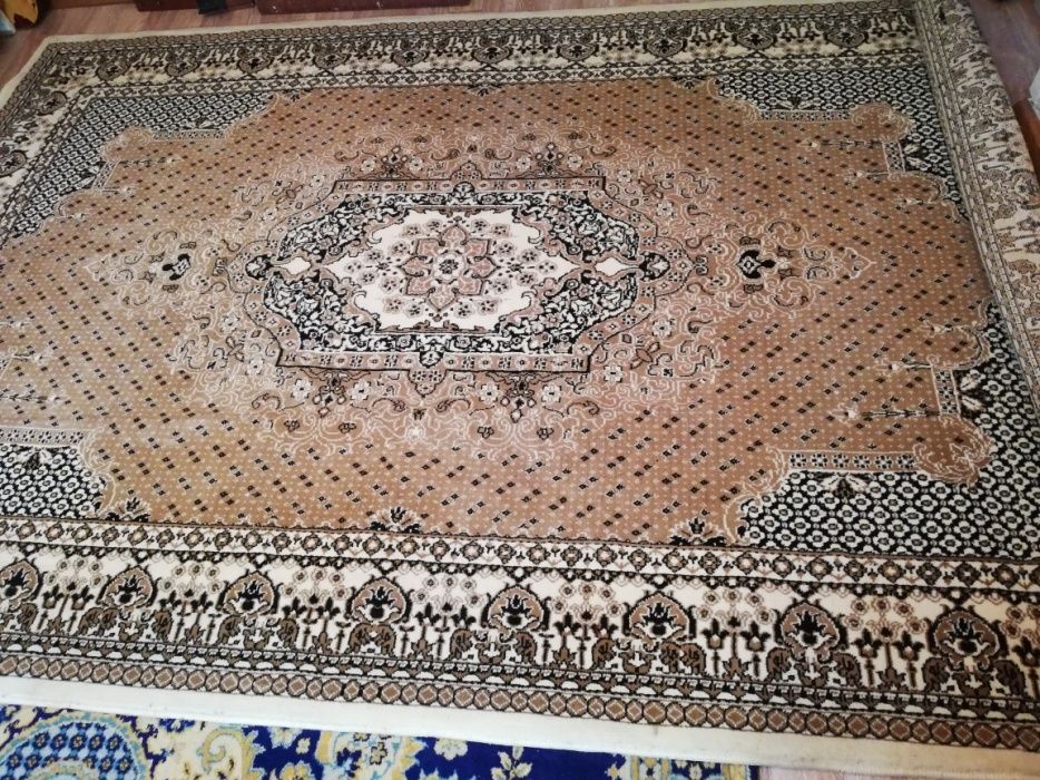 Продам искусственный ковер