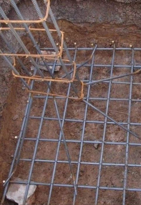 Casa cu mansarda de la 250 euro mp la rosu și 500 euro la gata