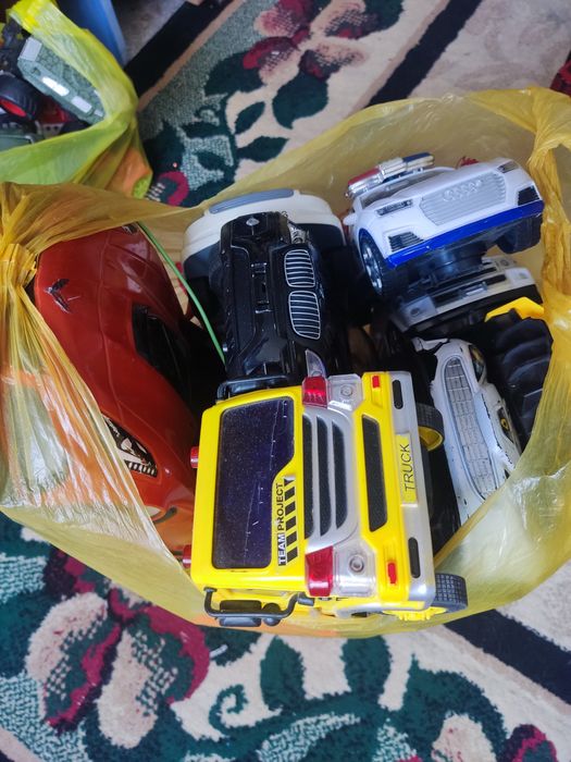 Машинки большие. Цена за всё.