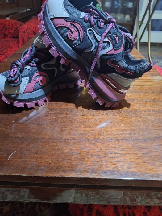 Нови маратонки не използвани