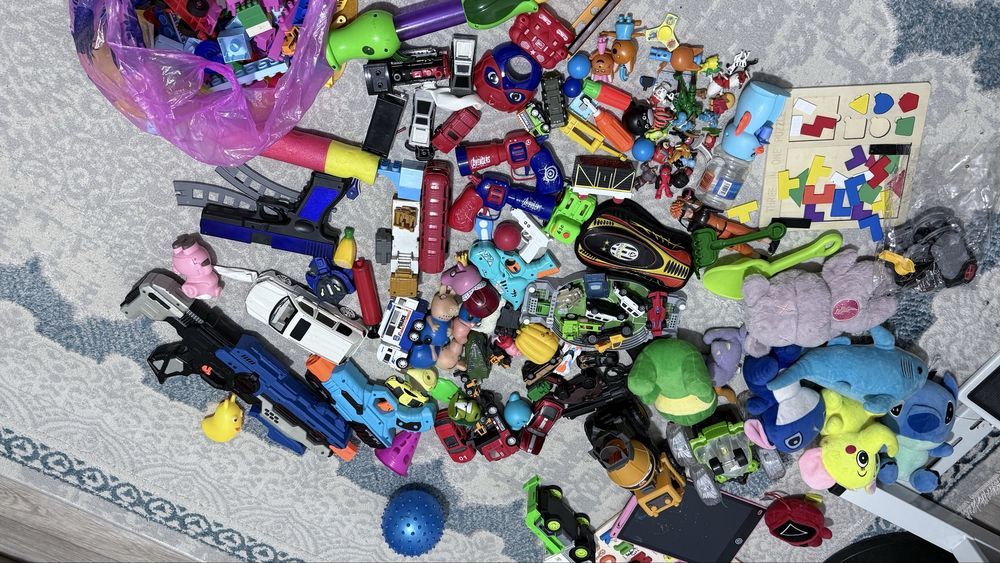 Игрушки все5000т продам