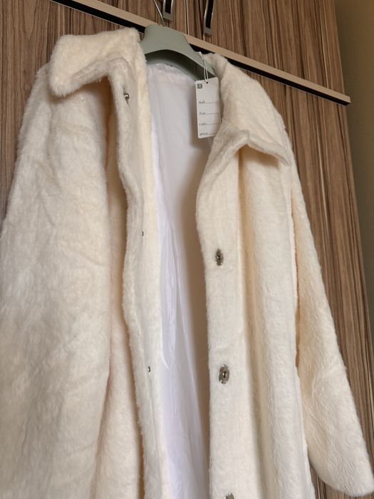 Продается белая шуба пальто