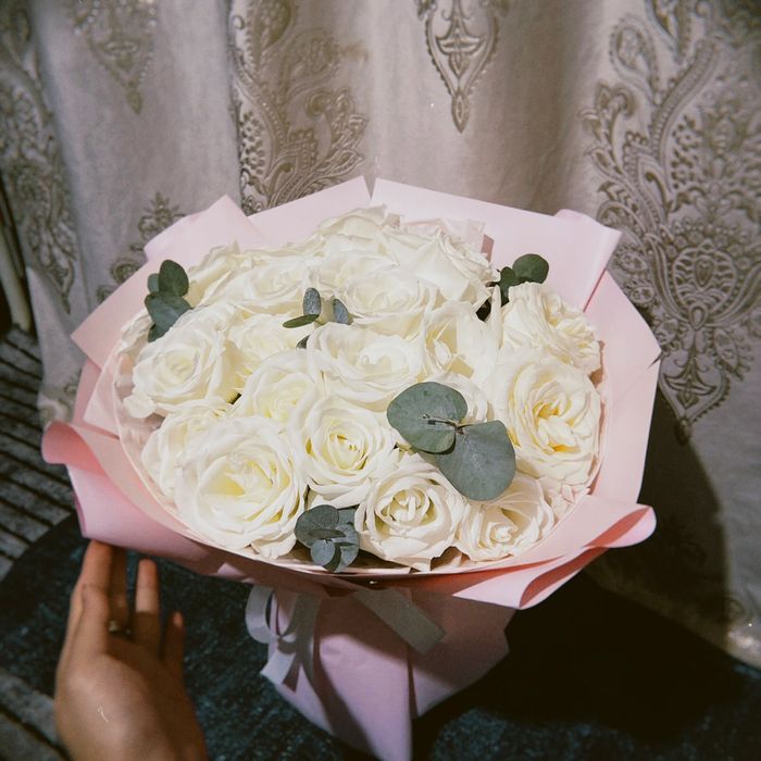 Белые розы 25 шт