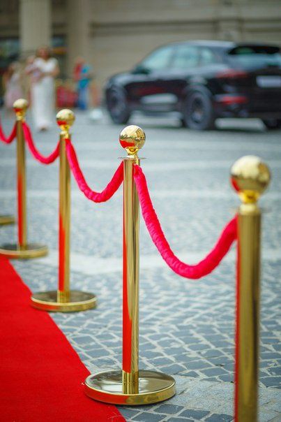 Президентские стойки ограждение с лентой Канатные столбик ленточный