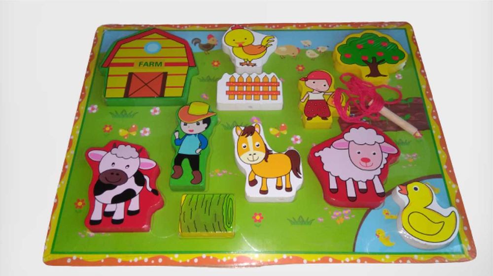 Ново! Два модела дървени животни ферма с връв за наниз / дървени игри