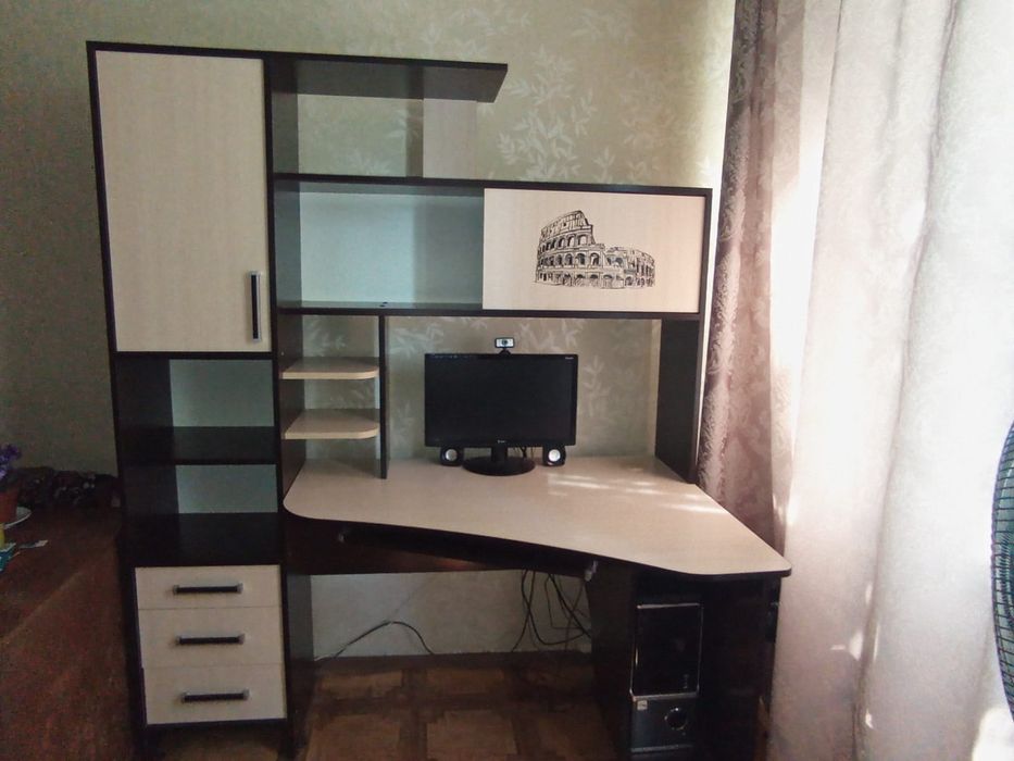 Письменный стол ,