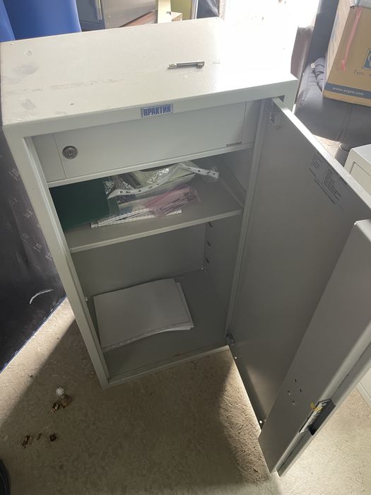 Металлический шкаф