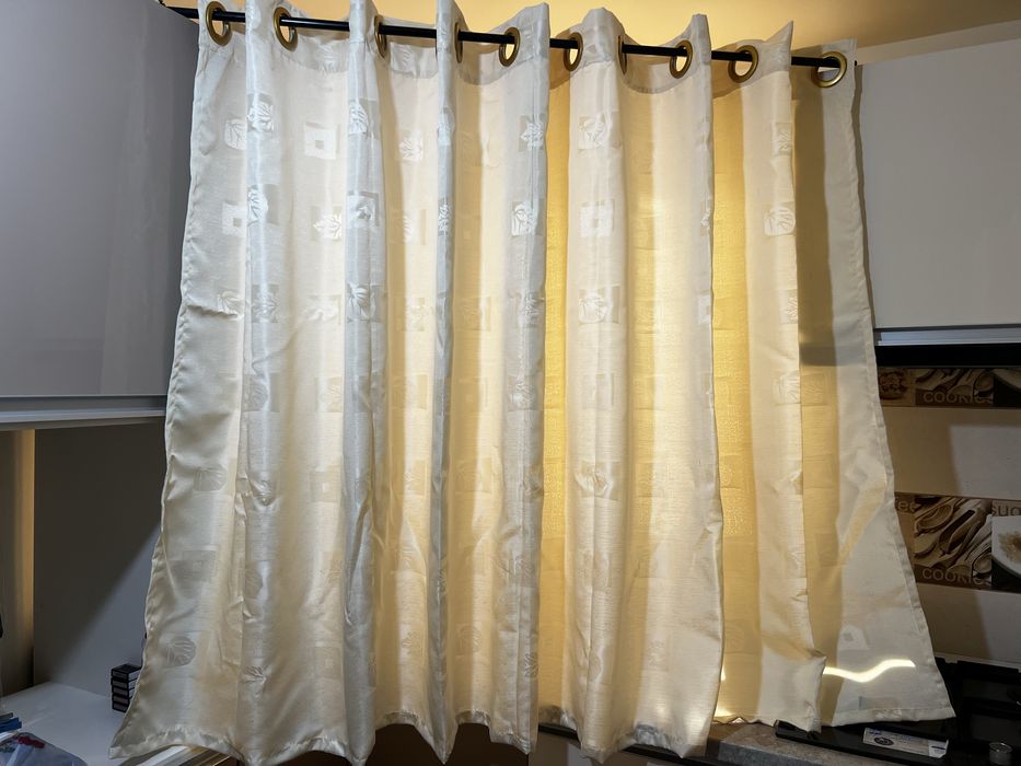 Perdea pt o fereastra cu doua ochiuri