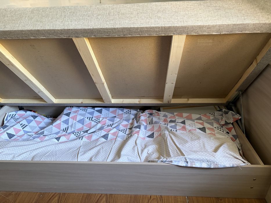 Кровать с подьемным механизмлм