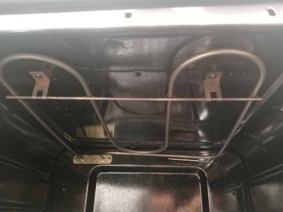 Продавам готварска печка с фурна