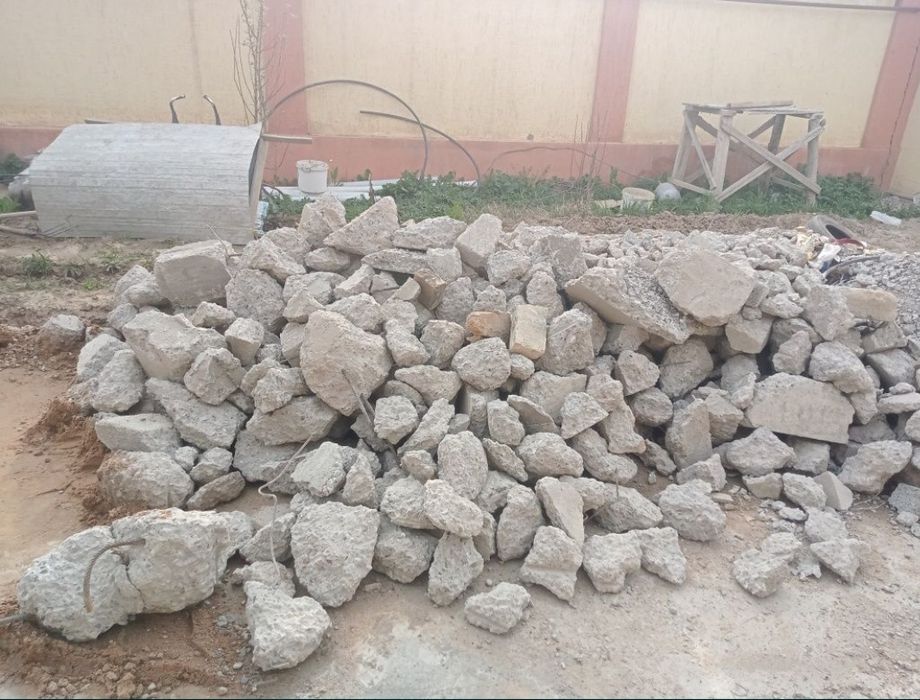 Блужник, Тас, Бетон